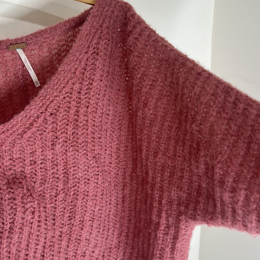 FREE PEOPLE Moonbeam Pink Alpaca Blend Slouchy Oversized Sweater Size XS - Picture 10 of 16